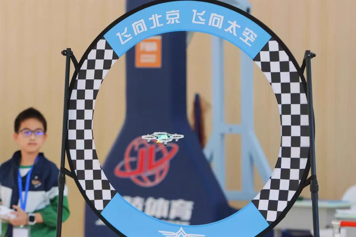 无人机第三视角竞速